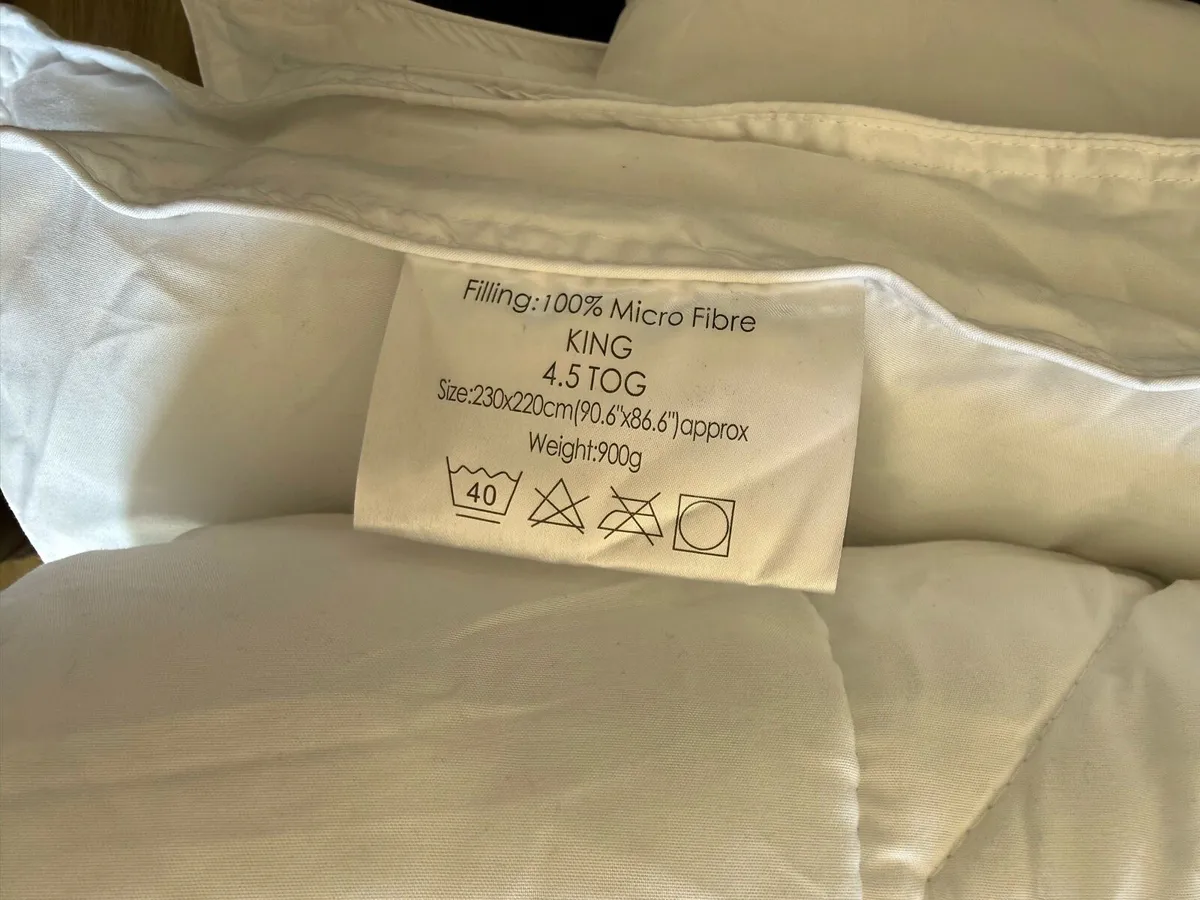 King size duvet, 4.5 tog, in perfect condition - Image 2