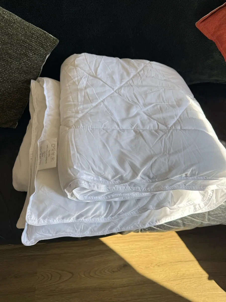 King size duvet, 4.5 tog, in perfect condition - Image 4