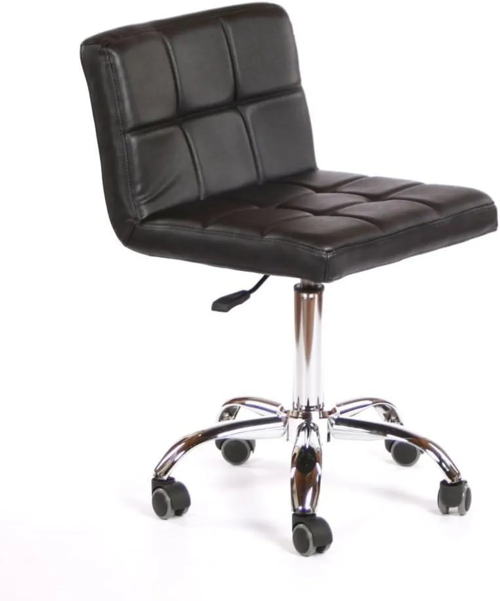 Diva Hairdressing Beauty Manicure Nail Technician - Image 1