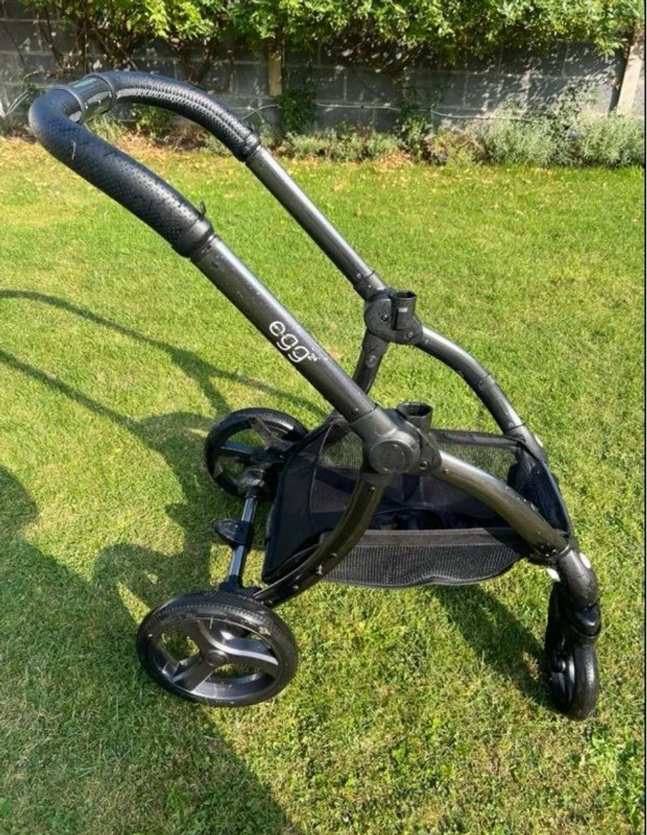 Egg 2 Pram Eggcelent Condition - Image 1