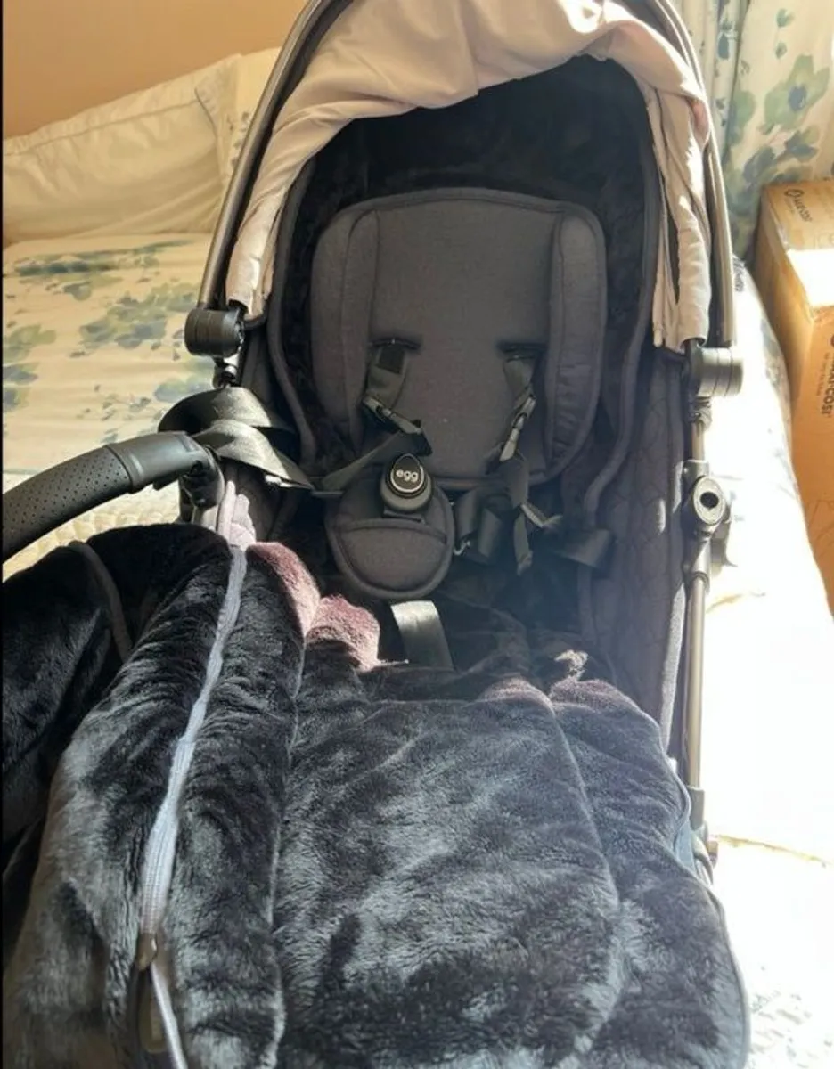 Egg 2 Pram Eggcelent Condition - Image 4