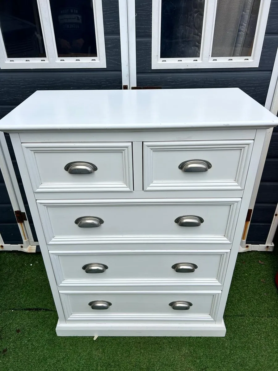 White chest of drawers - Image 1