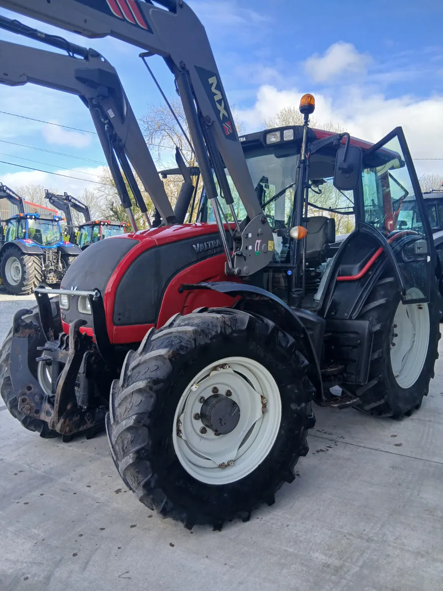 Valtra N101 & Mx loader - Image 4