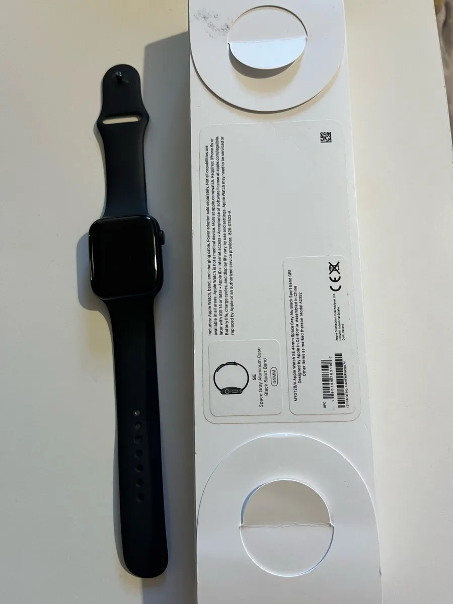 Apple watch SE 44mm - Image 4