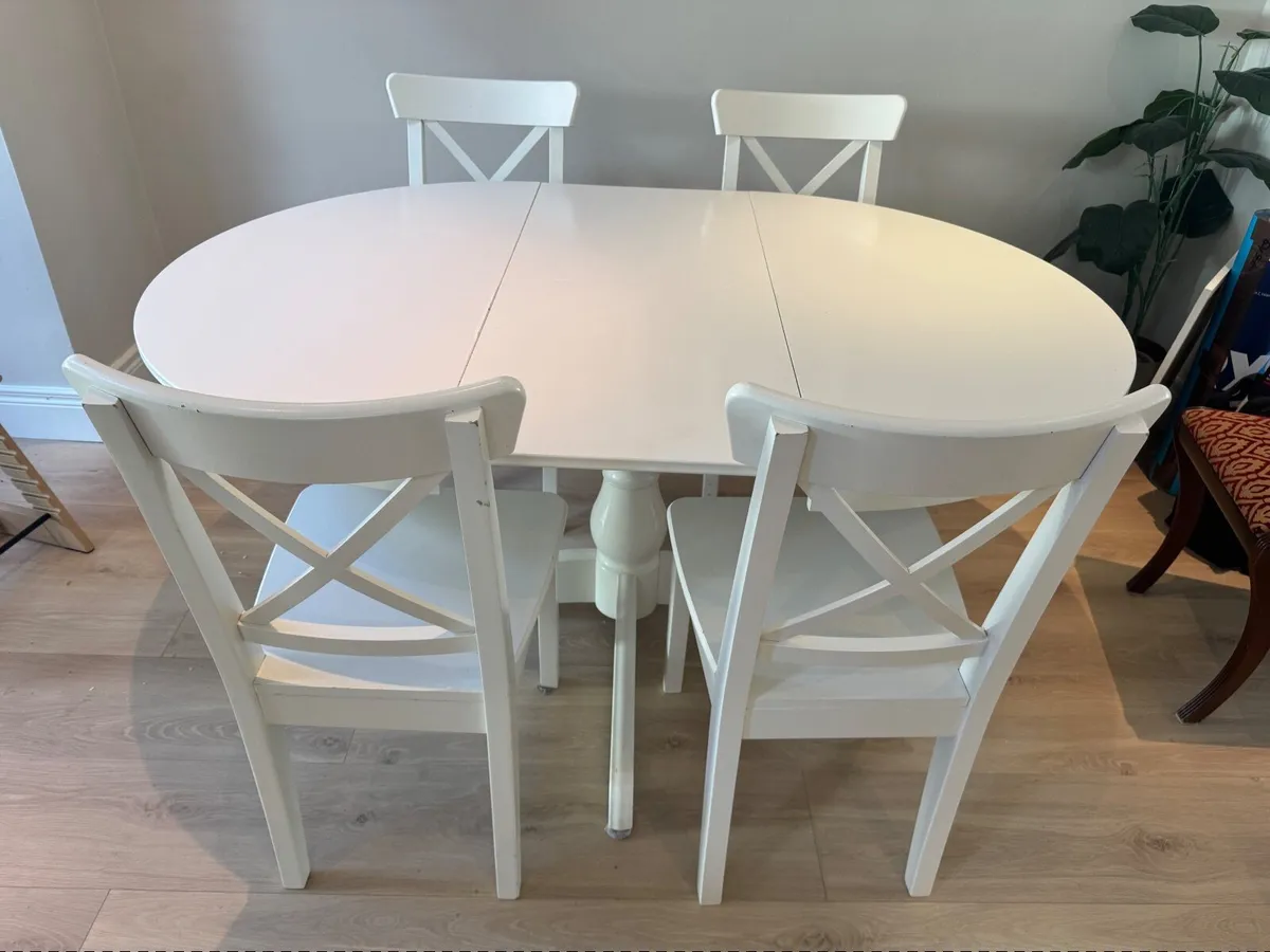 Kitchen table and chairs - Image 1