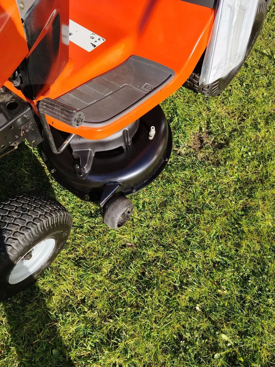 Husqvarna ride on lawnmower - Image 4