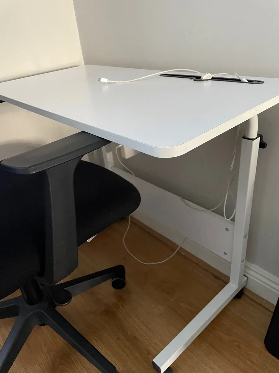 Office table and chair - Image 2