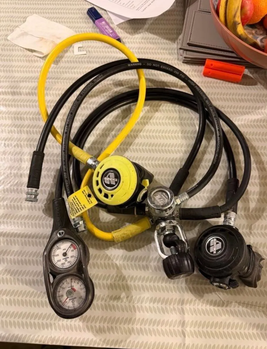 Apeks scuba regulator set - Image 1