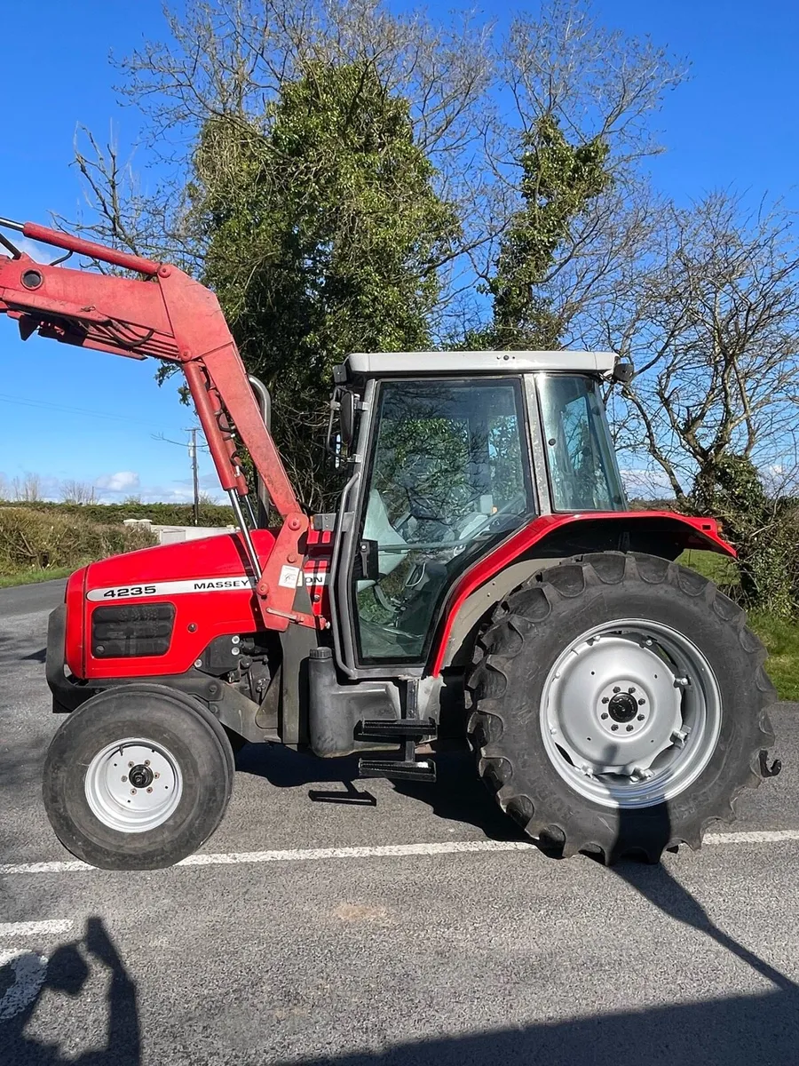 Massey Ferguson 4235 - Image 1