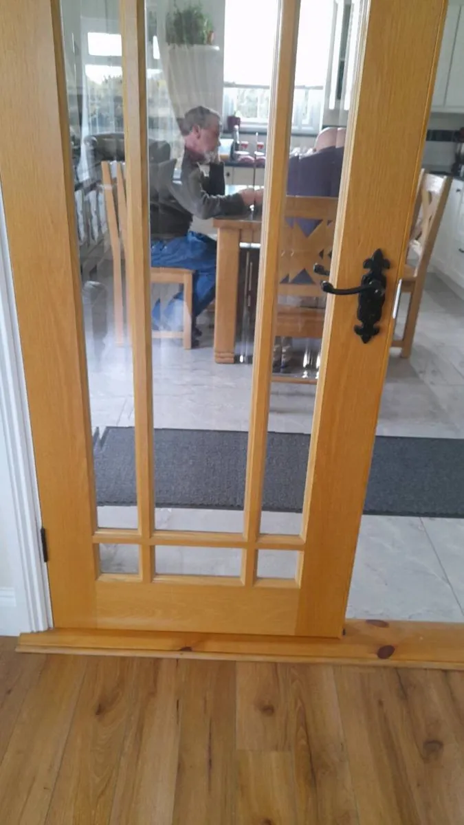 Double oak doors with bevelled glass - Image 4