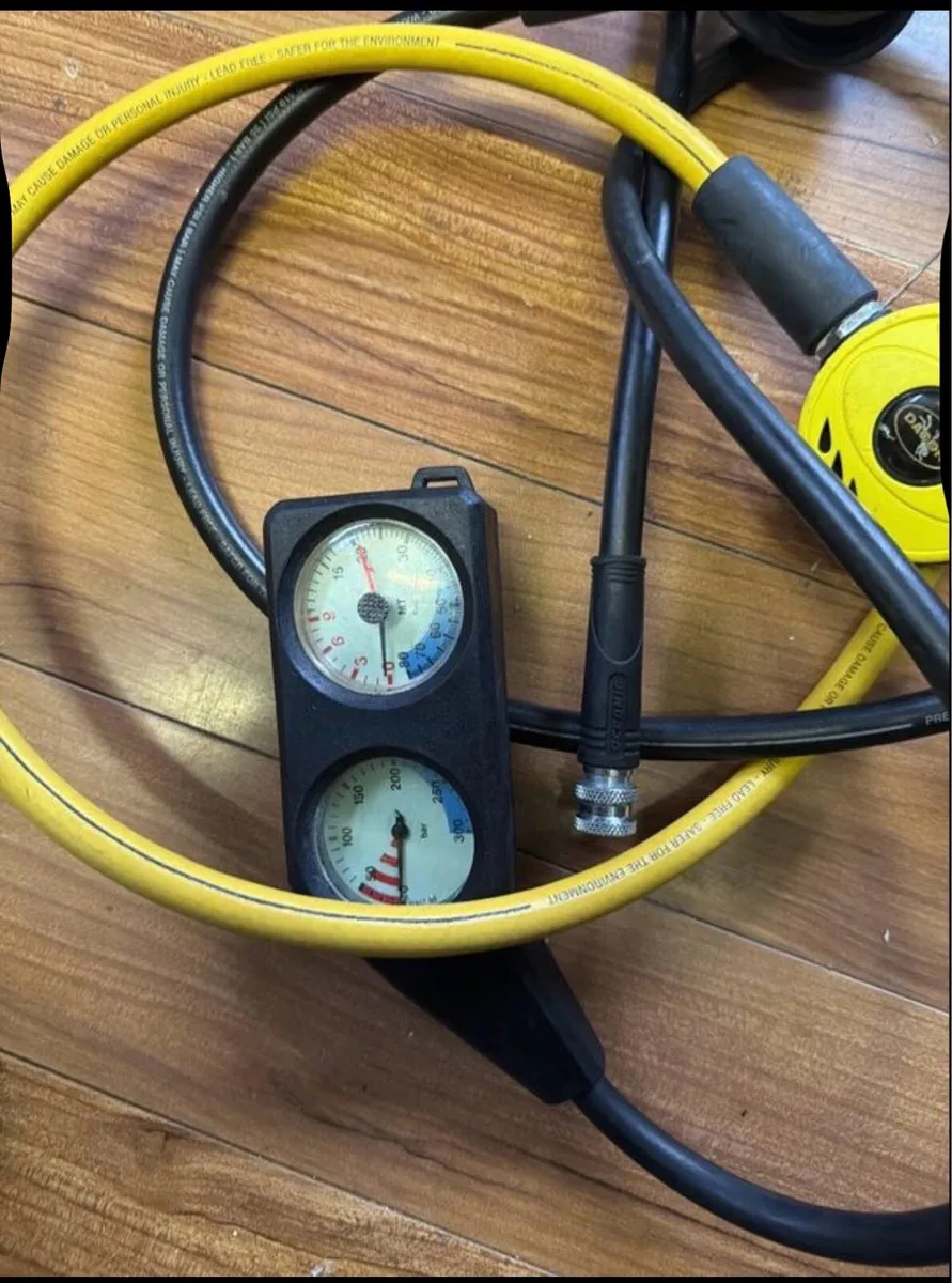 Dacor scuba diving regulator set - Image 2