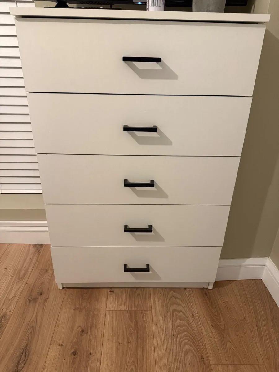 Chest of drawers