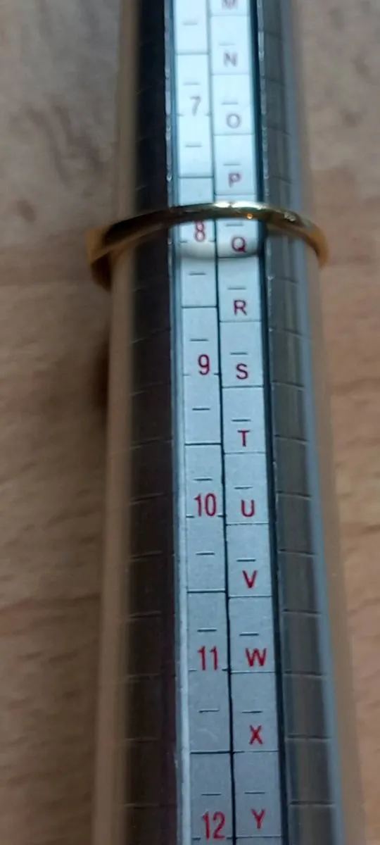 9ct gold garnet ring size 8 - Image 4