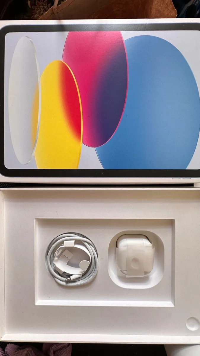 iPad (10th Generation) Wi-Fi + Cellular - Image 4