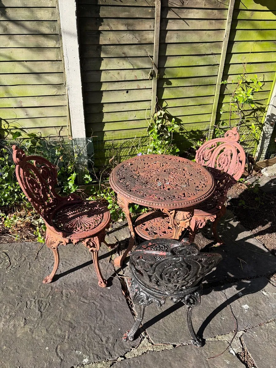 Cast Iron garden set - Image 1