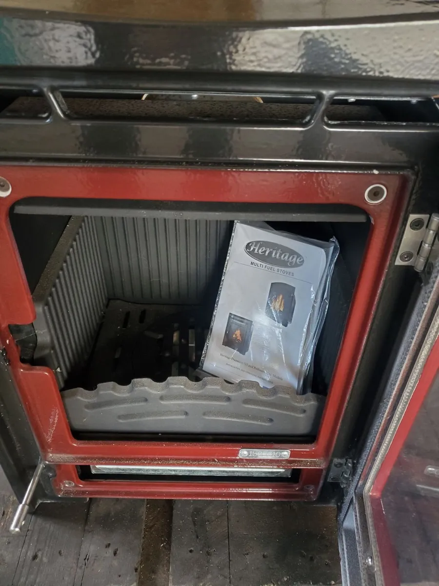 Heritage 5 kw solid fuel insert stove unused - Image 3