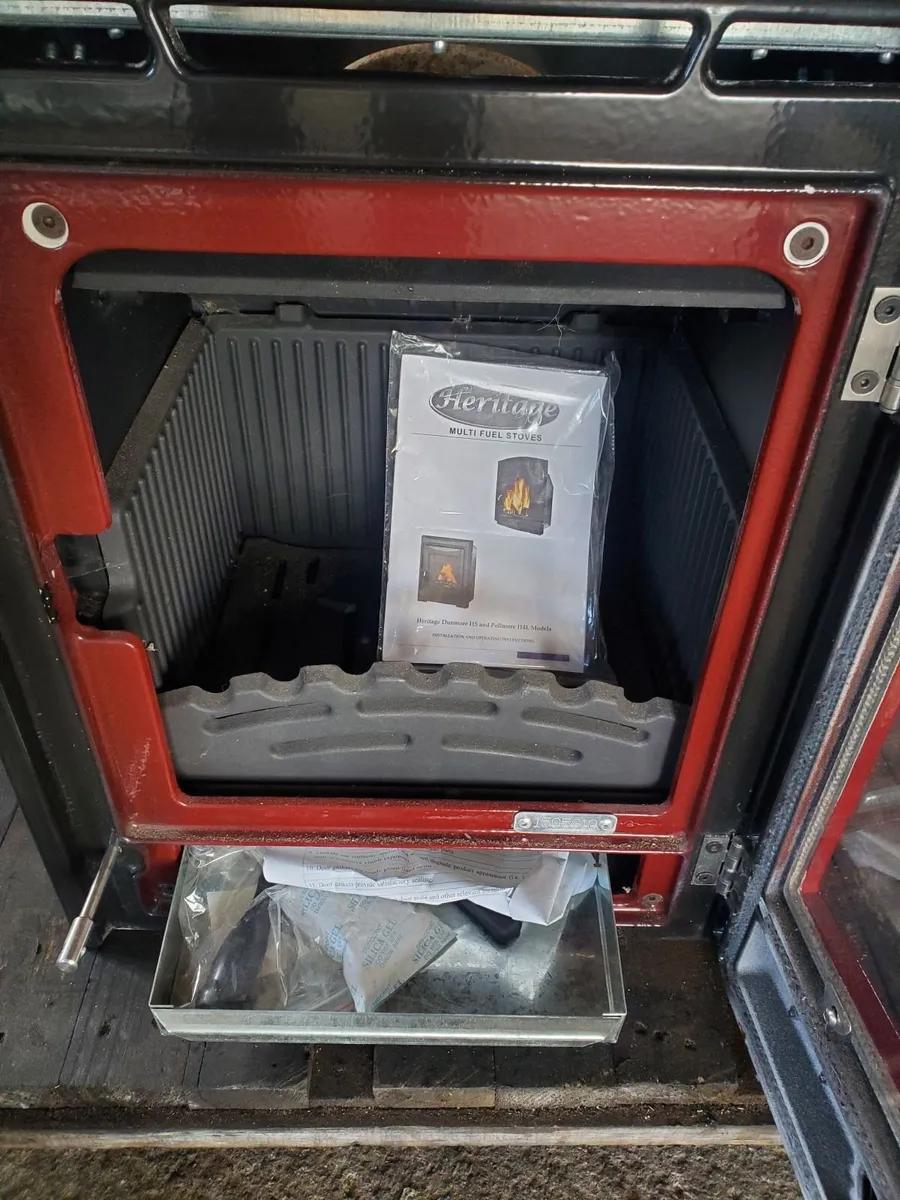 Heritage 5 kw solid fuel insert stove unused - Image 4