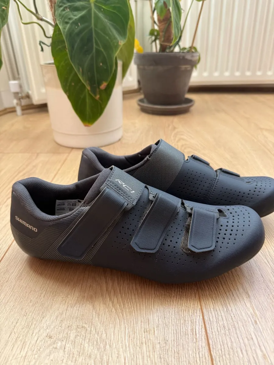 Shimano RC1 Road Cycling Shoes - Image 1