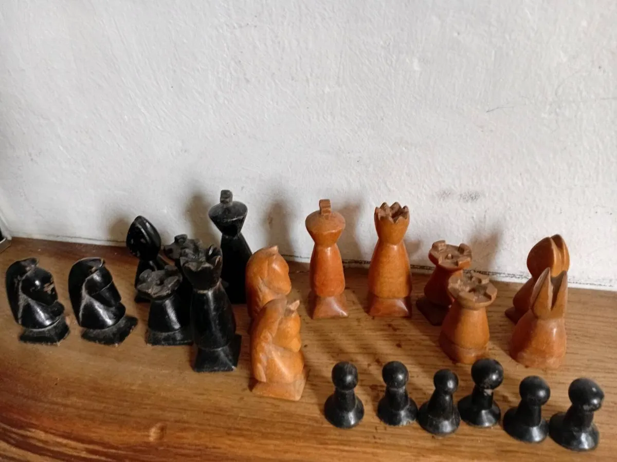 antique carved chess piece set - Image 3