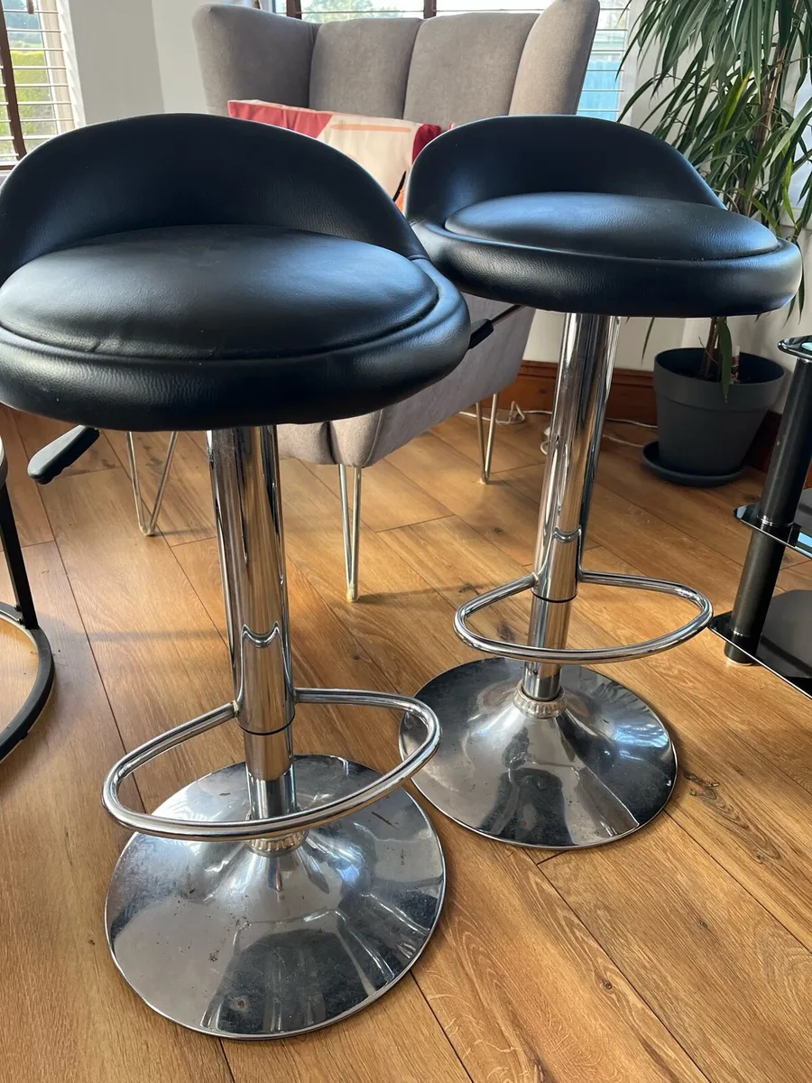 TV Stand plus 2 Bar Stools. - Image 3