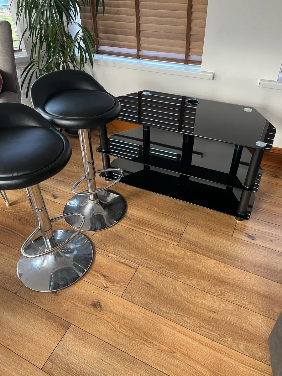 TV Stand plus 2 Bar Stools. - Image 4