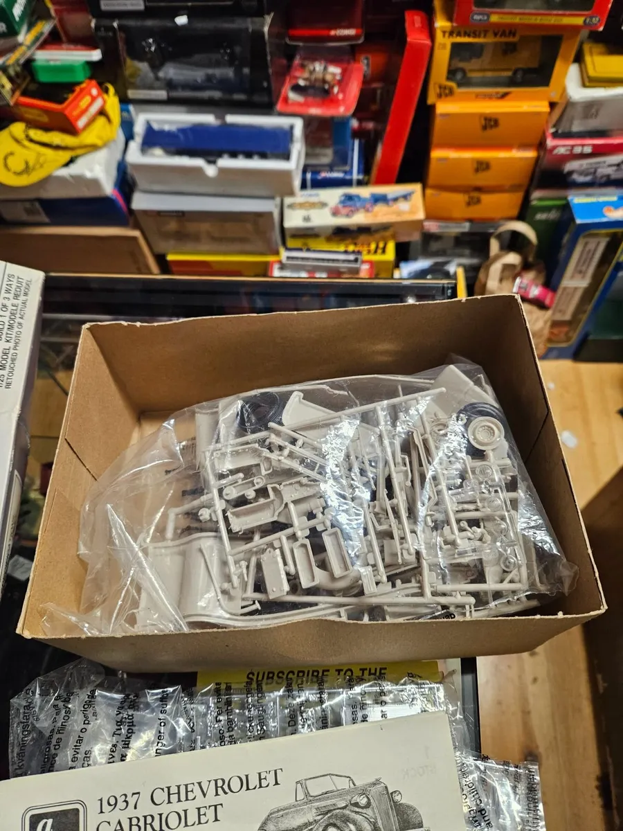 Airfix AMT ERTL Chevrolet Model Kit - Image 2