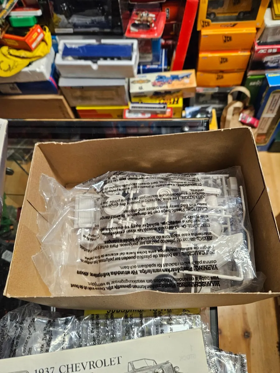 Airfix AMT ERTL Chevrolet Model Kit - Image 3