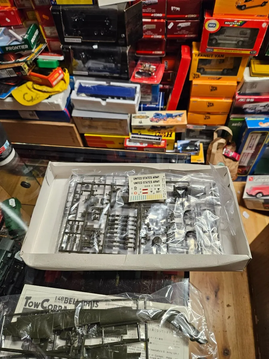 Airfix Fugimi Bell Attack Cobra Helicopter - Image 2