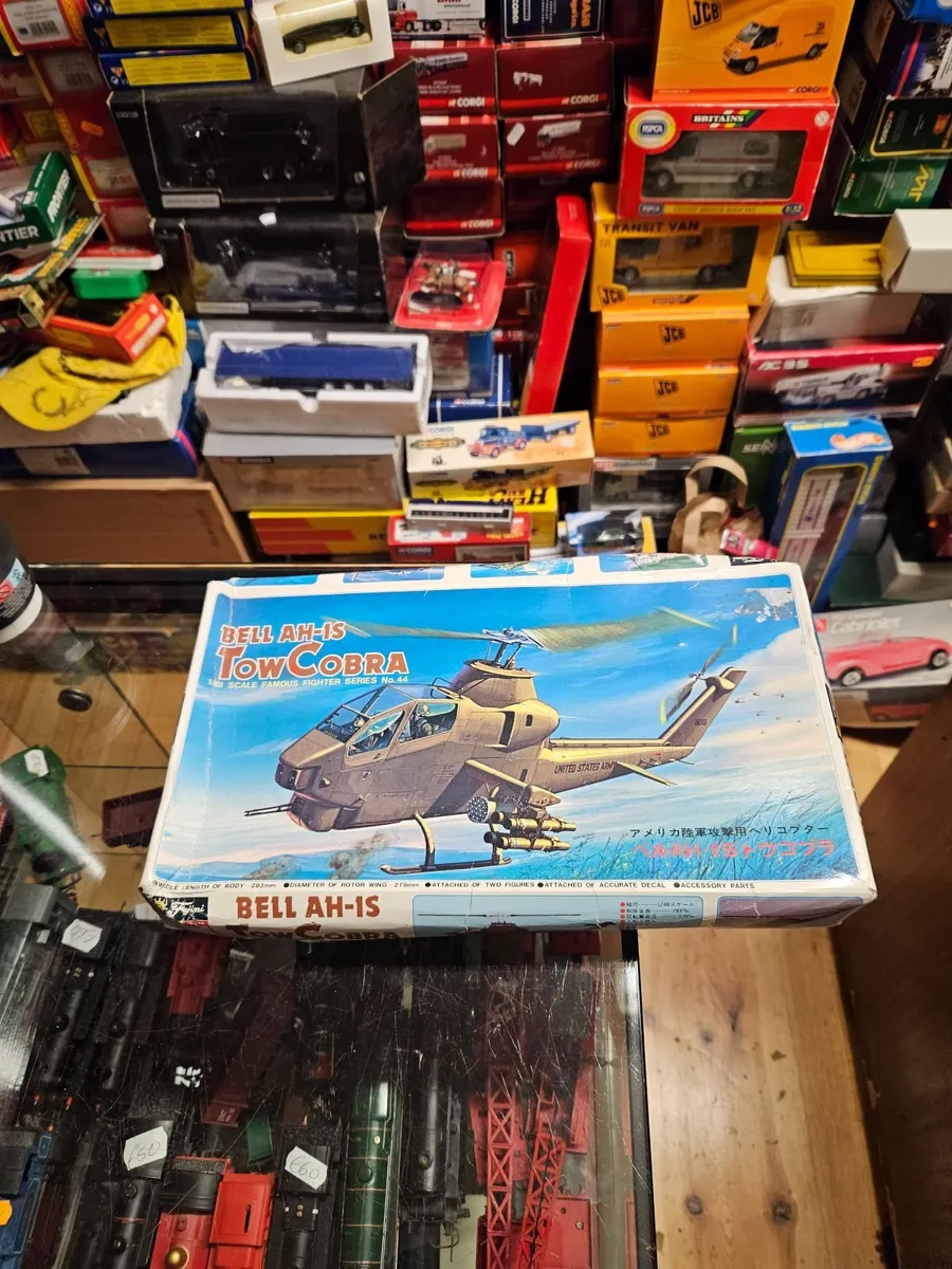Airfix Fugimi Bell Attack Cobra Helicopter - Image 1
