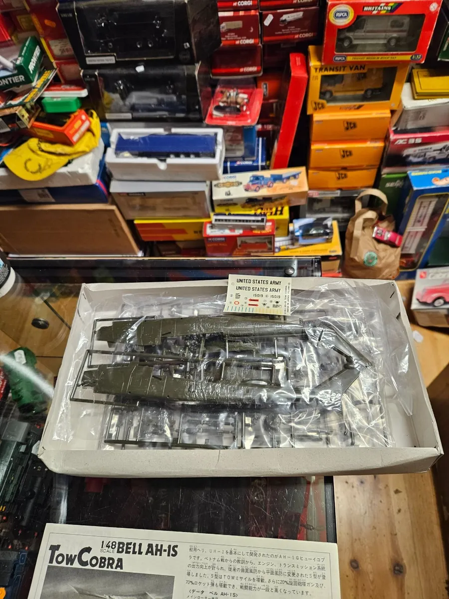 Airfix Fugimi Bell Attack Cobra Helicopter - Image 3