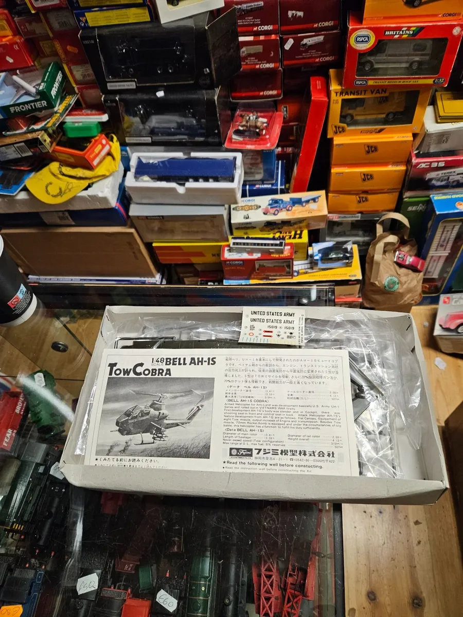 Airfix Fugimi Bell Attack Cobra Helicopter - Image 4