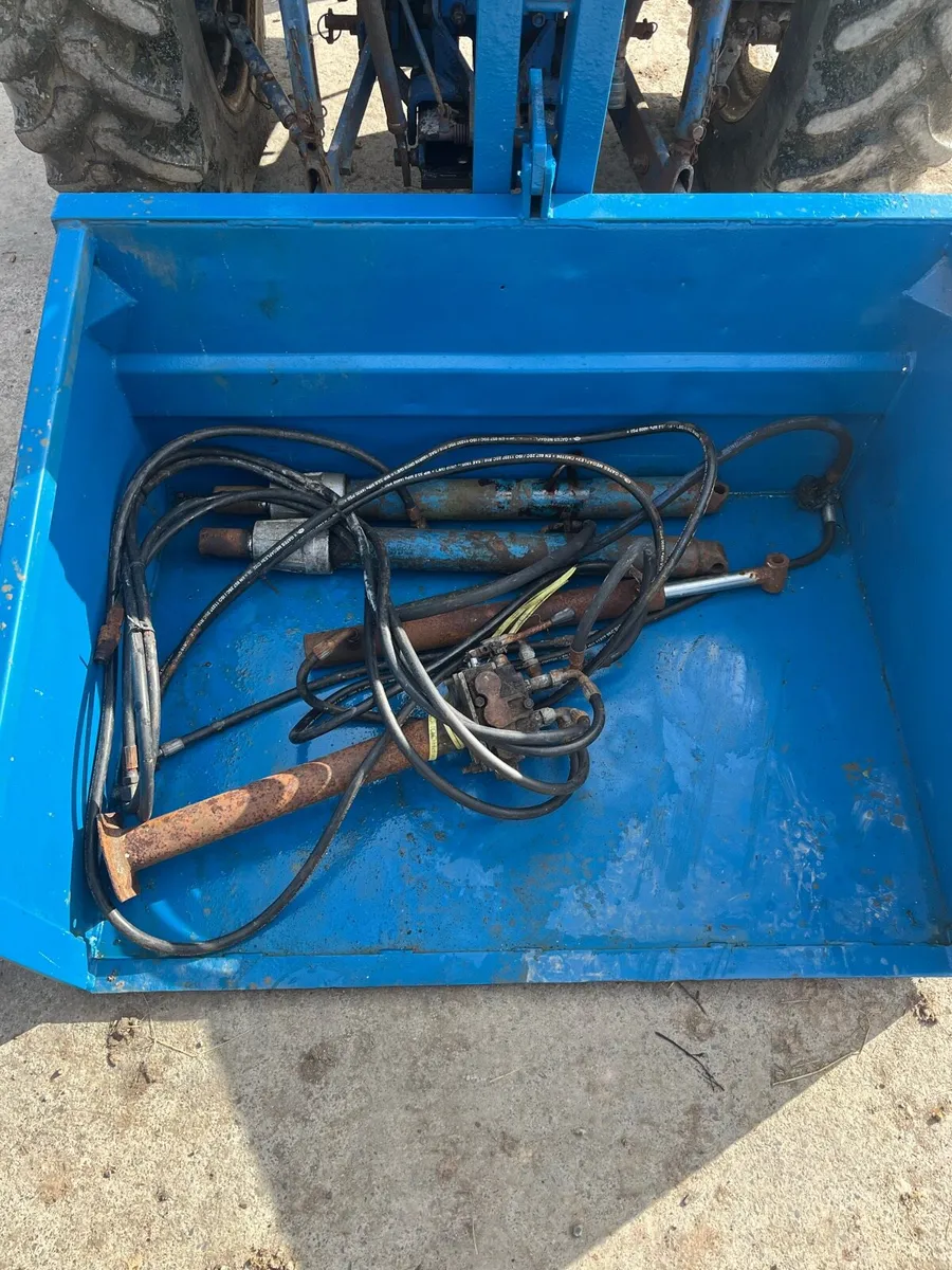 LEYLAND 255 AND IMPLEMENTS - Image 4