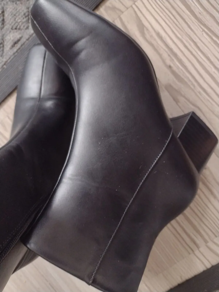 New ladies boots UK 4 - Image 3