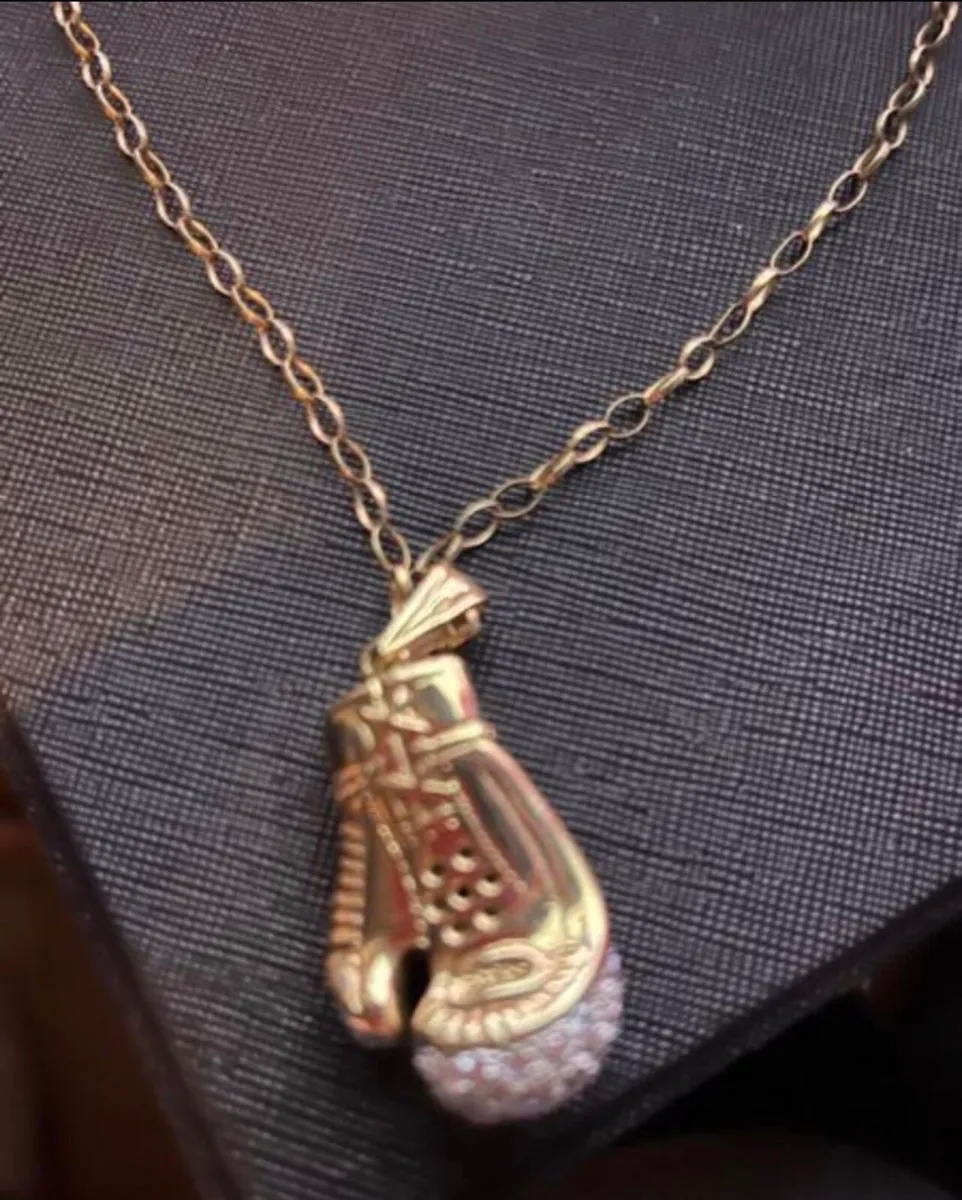 Gold pendant and chain Call 📞 0857861538 - Image 3