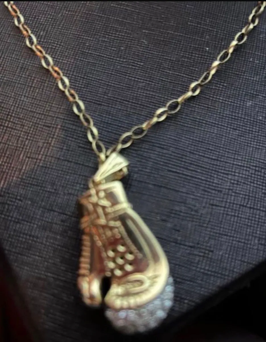 Gold pendant and chain Call 📞 0857861538 - Image 4