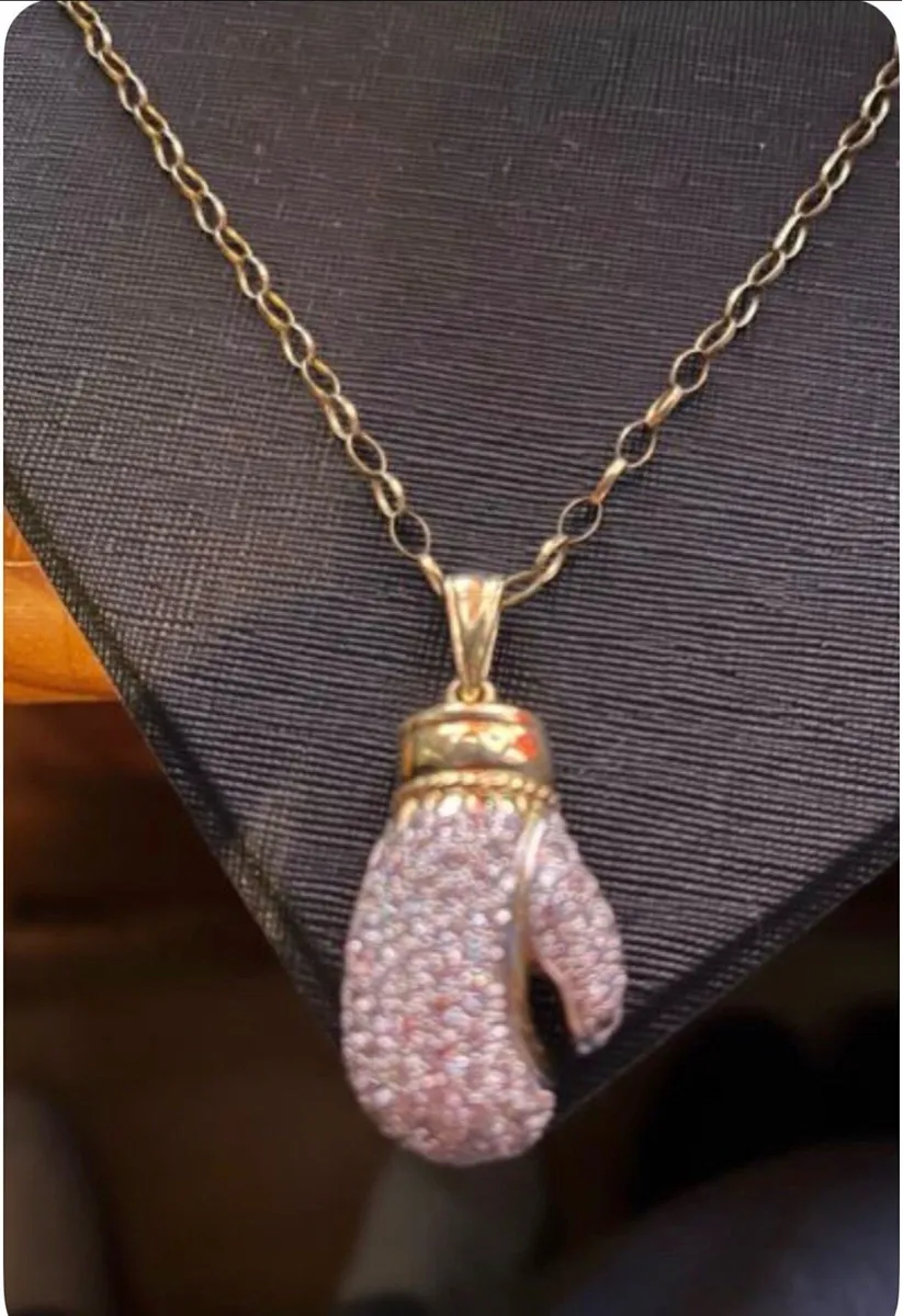 Gold pendant and chain Call 📞 0857861538 - Image 1