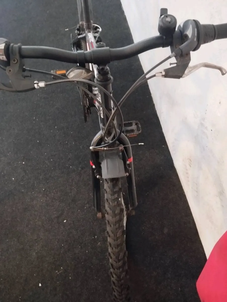 Boys 24inch bike - Image 3