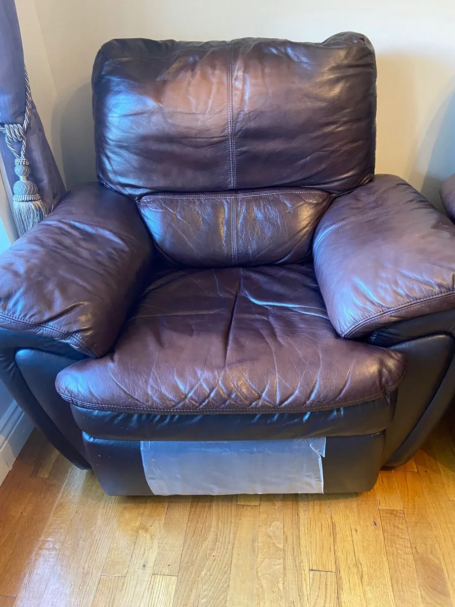 Leather Couch and 2 armchairs - Image 2