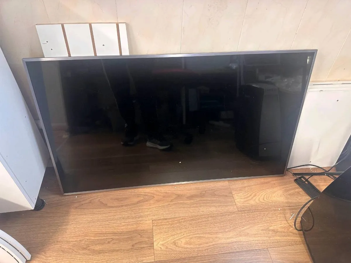 Samsung 65" for parts or fix - Image 2
