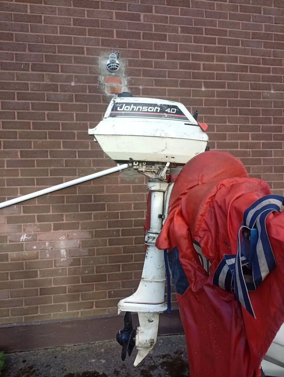 Boat and engin - Image 1