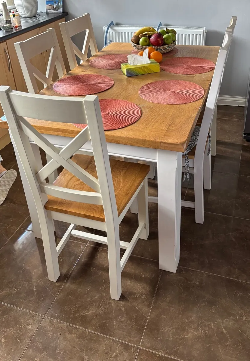 EZ Leaving dining table and chairs - Image 2