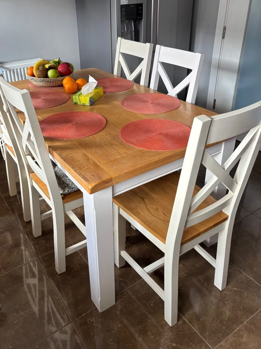 EZ Leaving dining table and chairs - Image 3