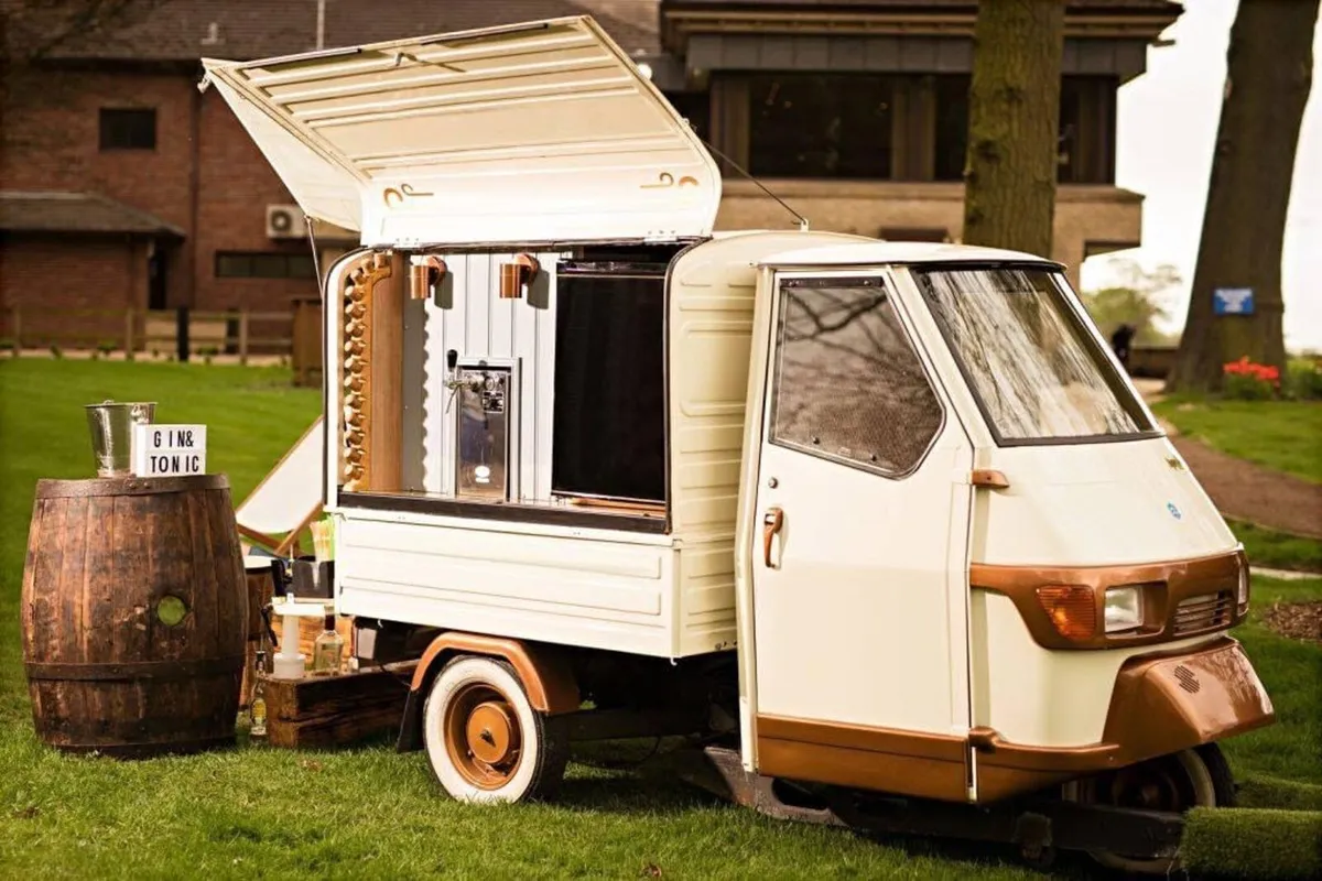 Stunning Piaggio Ape Prosecco Truck - Image 2