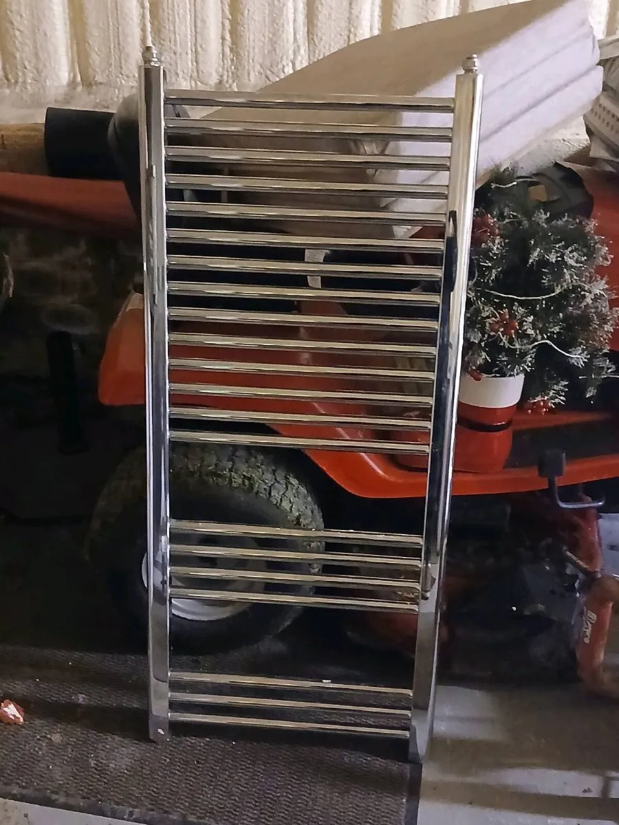 Crome radiator towel rack - Image 1