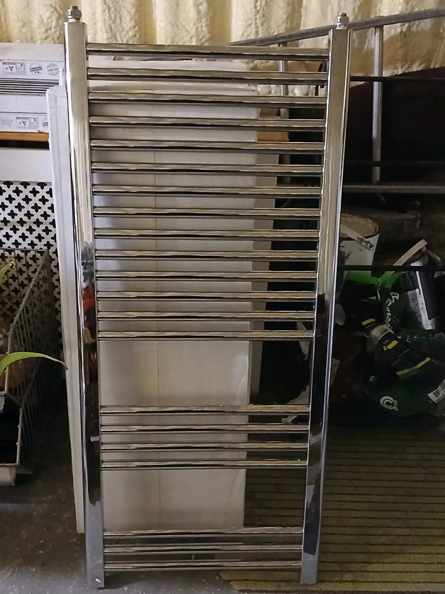 Crome radiator towel rack - Image 2