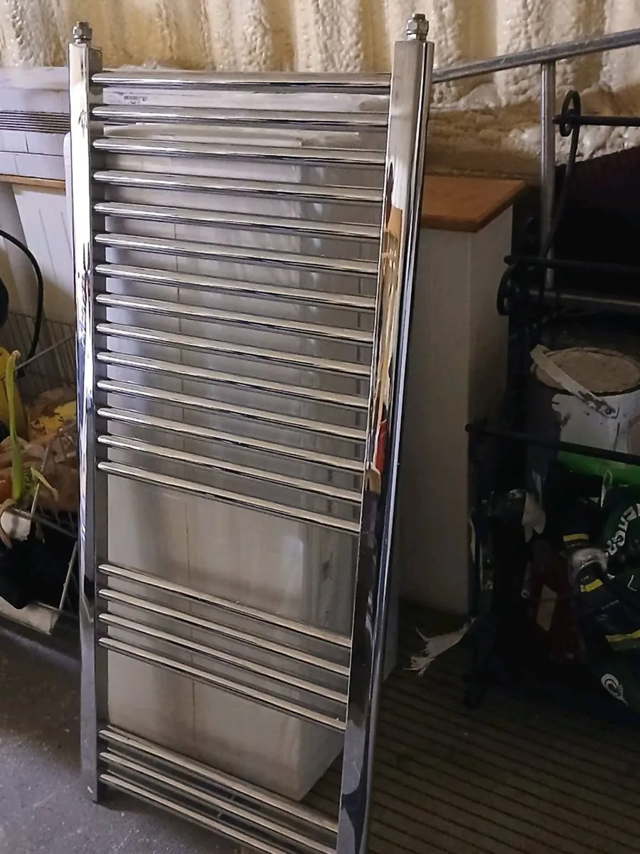 Crome radiator towel rack - Image 3
