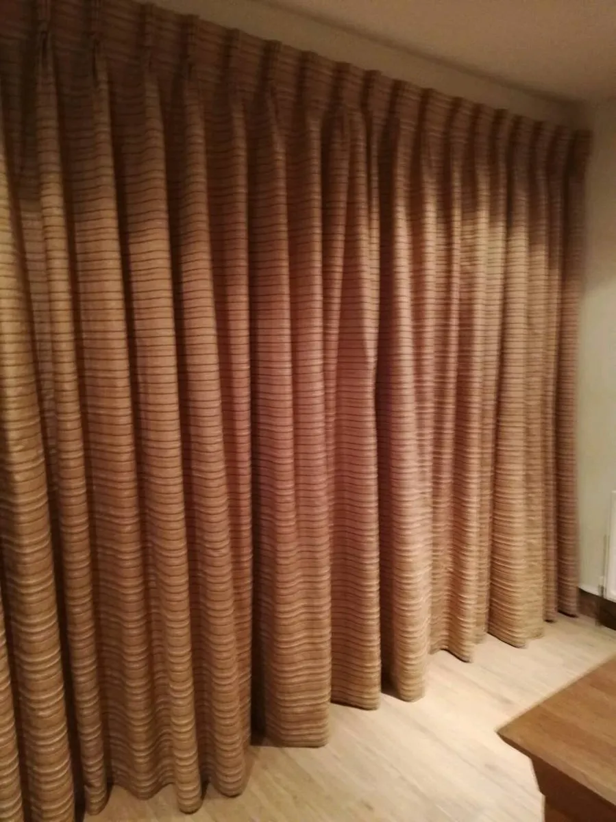 Backdoor/window curtain - Image 1