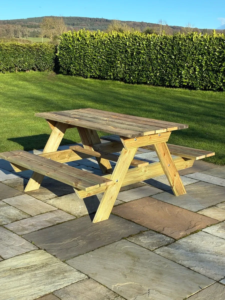 Picnic bench - Image 1