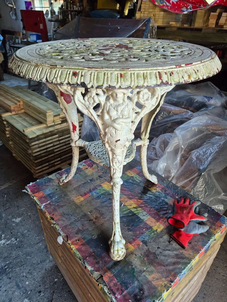 Cast iron Garden table - Image 1