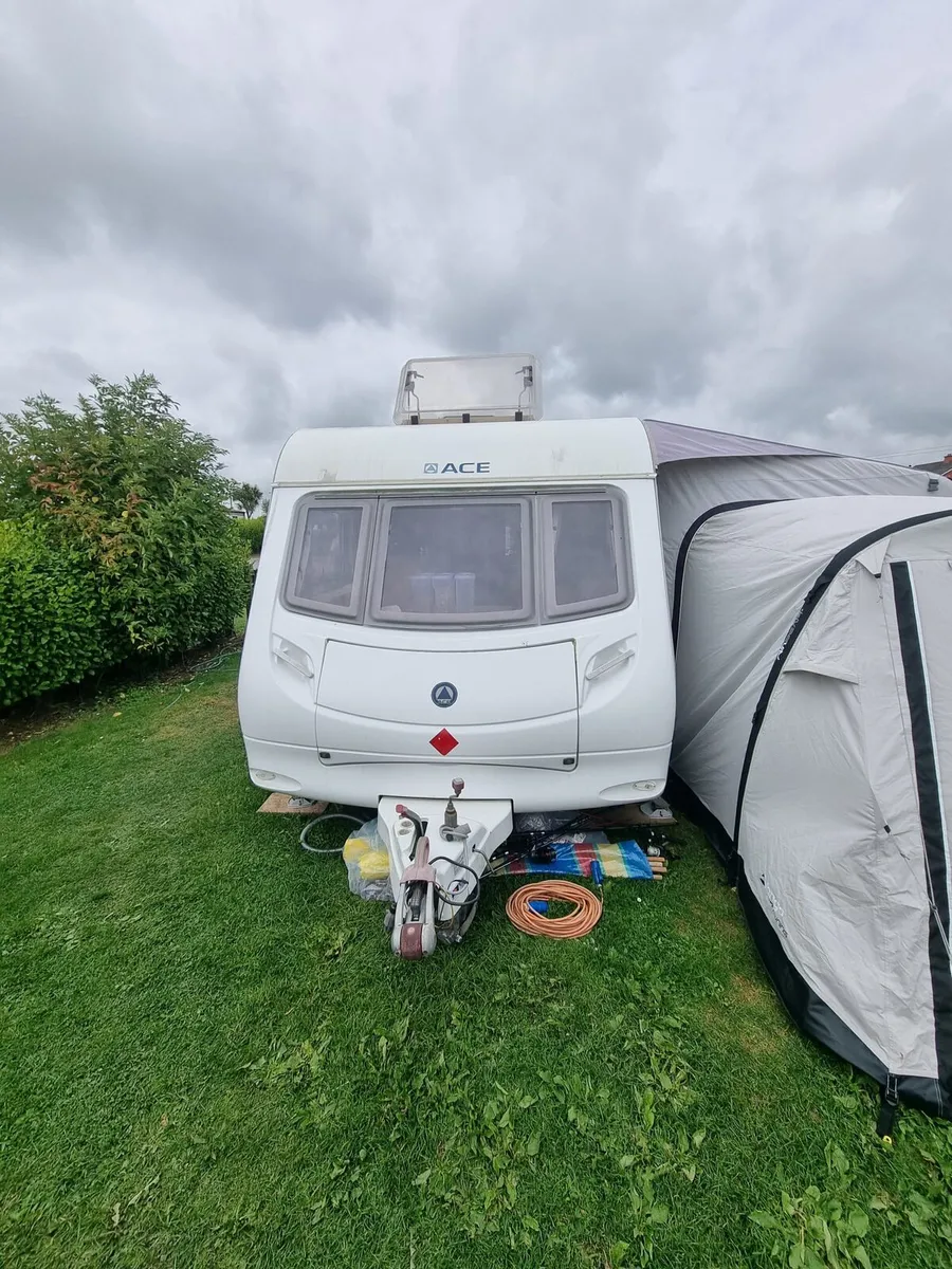 Ace Jubilee Caravan 6/7 Berth – Vango Air Awning + - Image 4